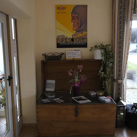 לינה וארוחת בוקר Pit Lane 