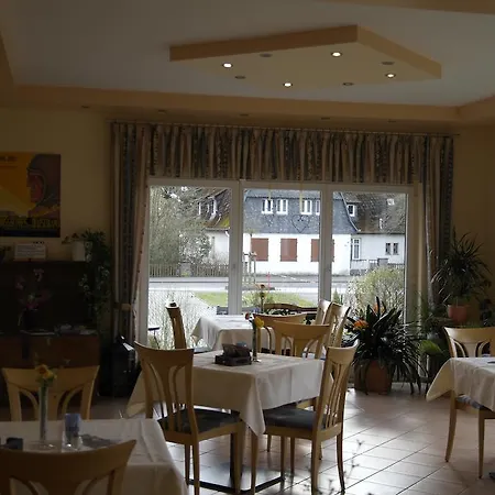 לינה וארוחת בוקר Pit Lane 