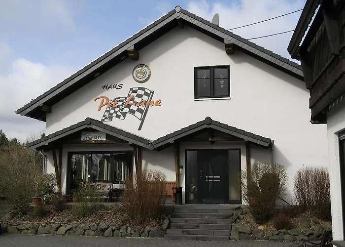 לינה וארוחת בוקר Pit Lane 