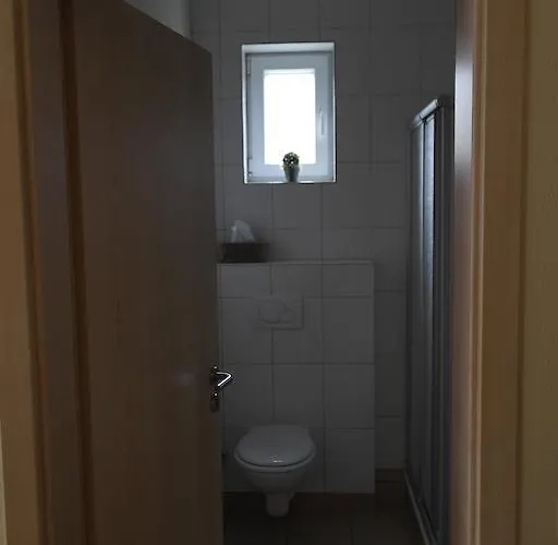 לינה וארוחת בוקר Pit Lane 