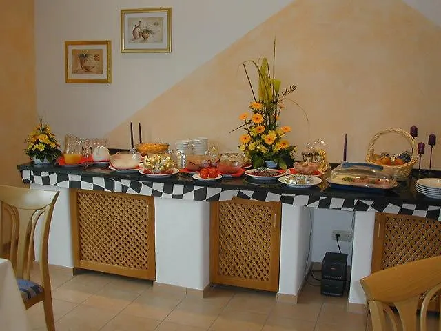 לינה וארוחת בוקר Pit Lane 